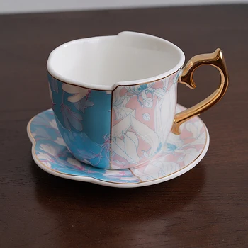 Luxo Esmalte Faiança azul e a Branca da Porcelana do Copo de Café de Molho Conjunto de porcelana de Ossos Tarde Flor Copo de Chá com Caixa de Presente